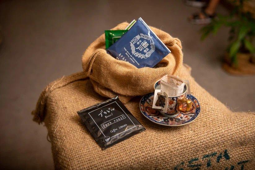 Coffee Donkee, satu kafe hits di Haji Lane Singapura yang cocok buat kamu yang ingin bersantai.