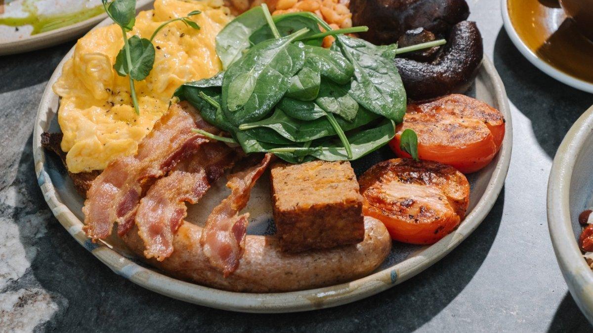 Common Man Coffee Roasters, satu tempat makan di Singapura buat sarapan enak.