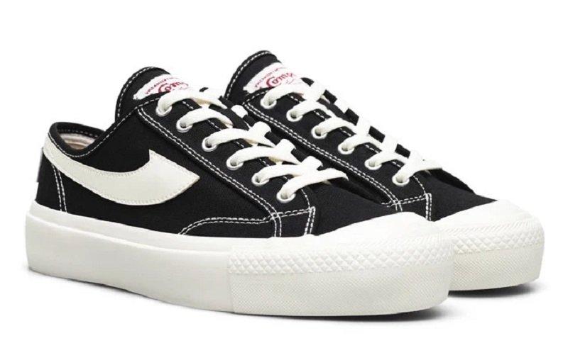 Compass Gazelle Low Black White, satu sneakers lokal pria yang nyaman buat traveling.