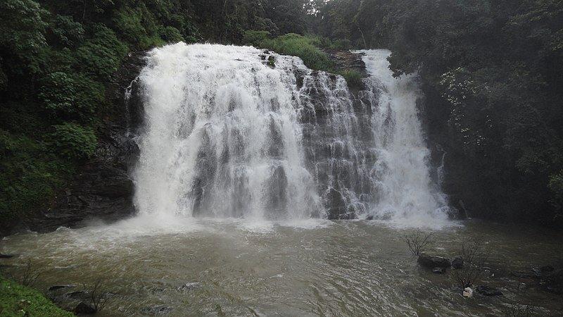 Coorg, satu tempat wisata terbaik di India yang aman dikunjungi solo traveler wanita.