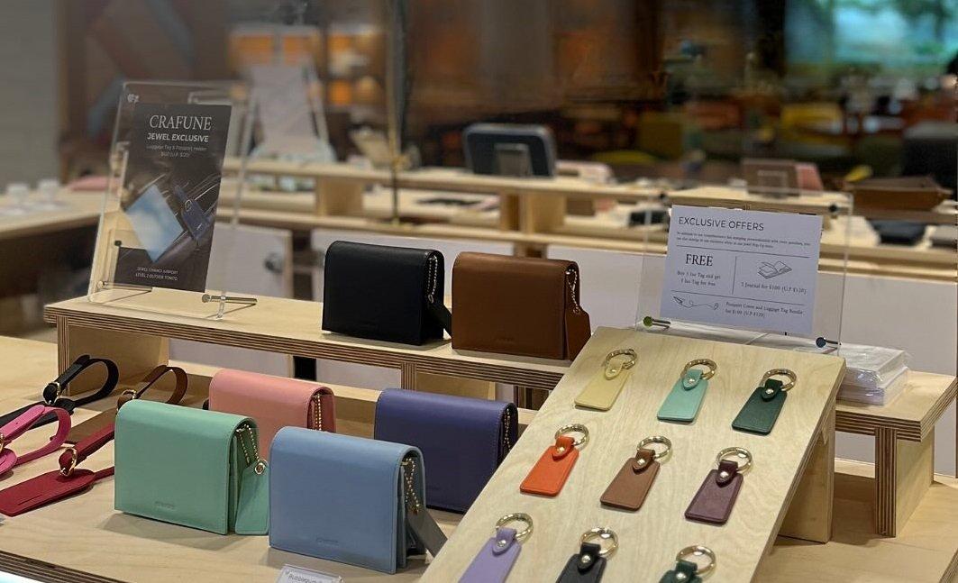 Crafune, satu tempat belanja terbaik di Haji Lane Singapura buat berburu oleh-oleh yang unik.