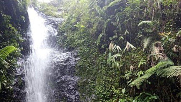 Curug Mandala, tempat wisata alam di Cilacap, Jawa Tengah.
