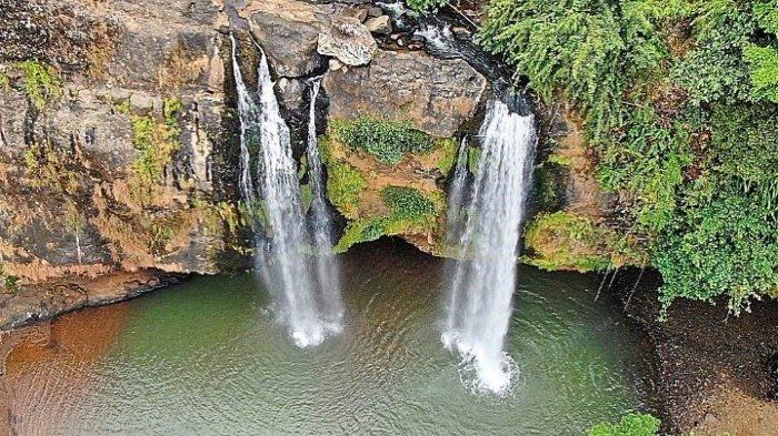 Curug Sodong, tempat wisata yang punya air terjun kembar di Geopark Ciletuh, Sukabumi, Jawa Barat.