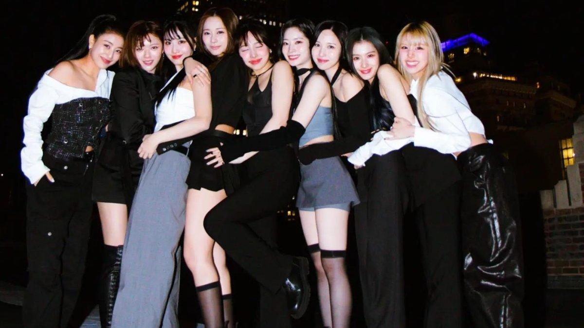 Daftar tiket TWICE di Jakarta lengkap dengan aturan terbaru