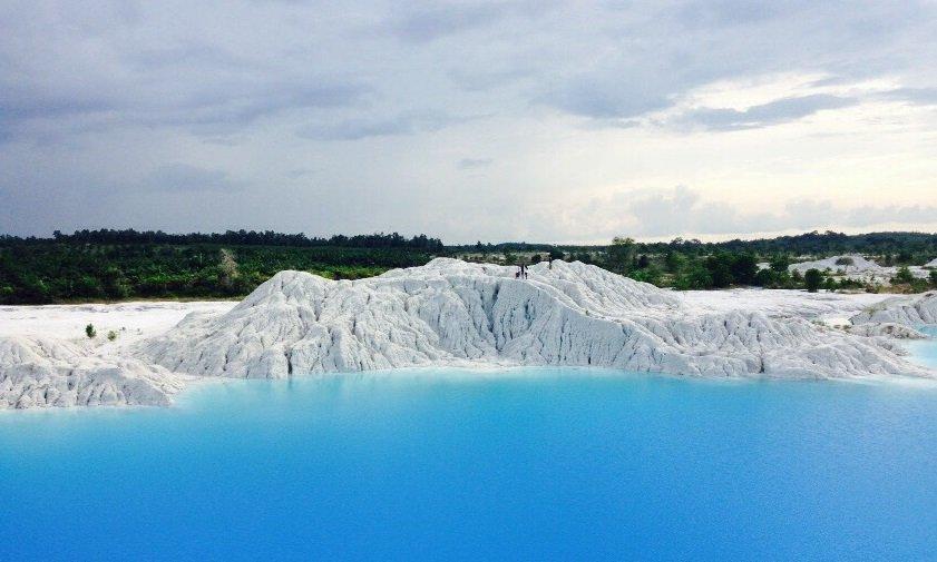 Danau Kaolin, satu tempat wisata terbaik di Belitung.