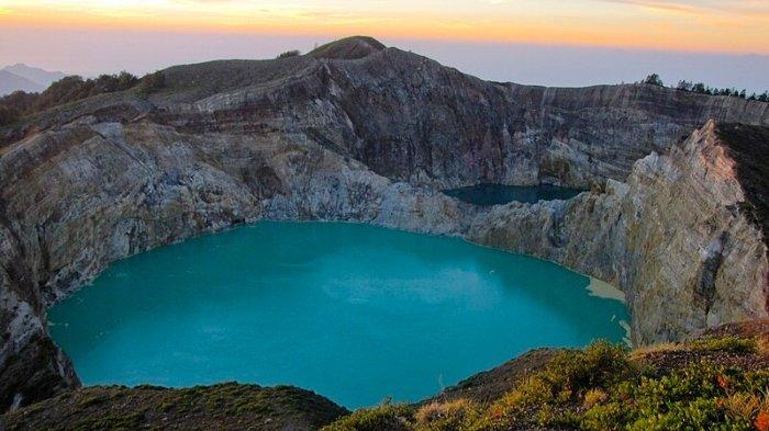 Danau Kelimutu di Gunung Kelimutu Desa Pemo, Kecamatan Kelimutu, Kabupaten Ende, Nusa Tenggara Timur (NTT) yang memesona.