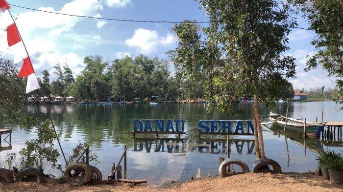 Danau Seran berlokasi di Desa Gutungmanggis, Kecamatan Landasan Ulin, Kota Banjarbaru, Kalimantan Selatan.