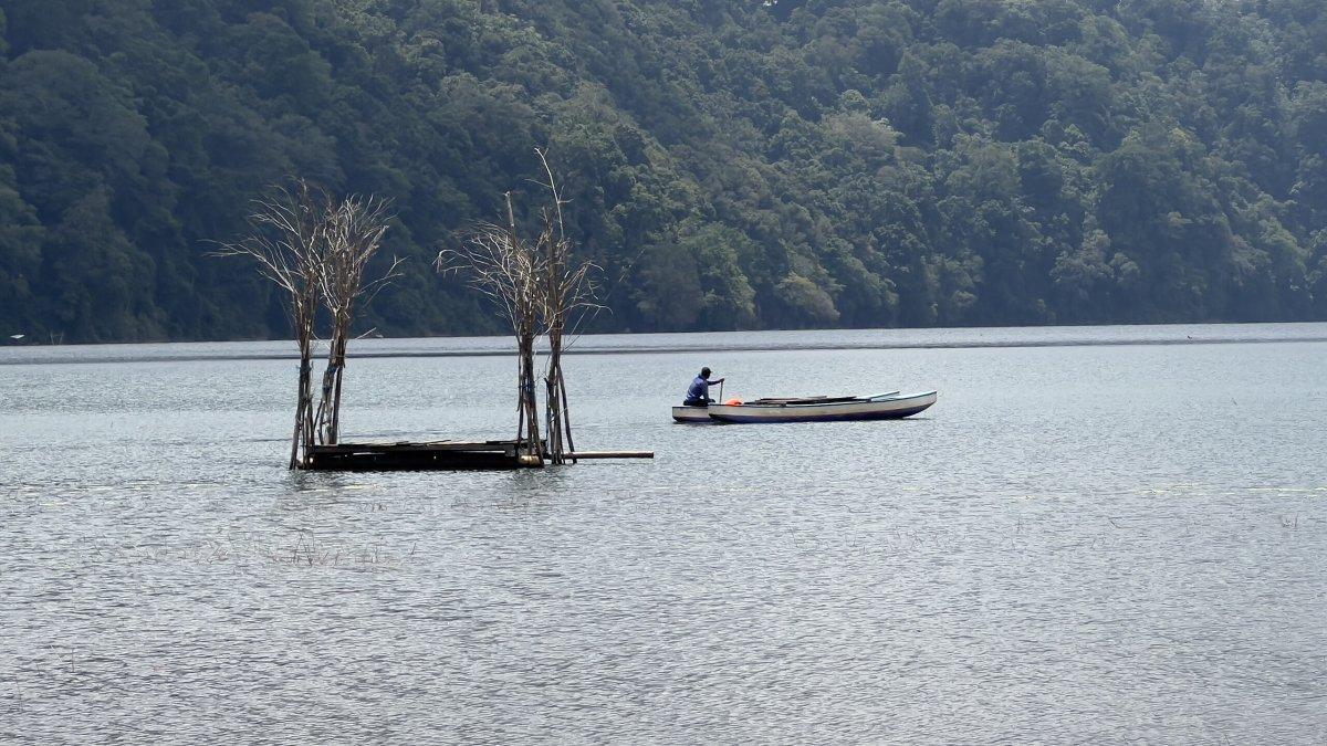 Danau Tamblingan adalah sebuah danau yang terletak di lereng sebelah utara Gunung Lesung, kawasan Desa Munduk, Kecamatan Banjar, Kabupaten Buleleng, Bali.