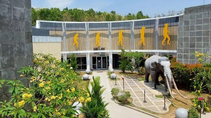 Daya tarik Museum Semedo di Kecamatan Kedungbanteng, Kabupaten Tegal, Jawa Tengah.