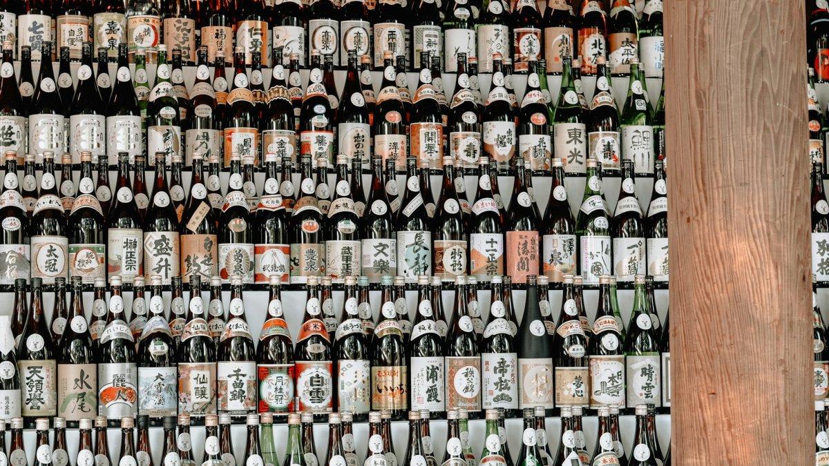 Deretan botol sake Jepang.