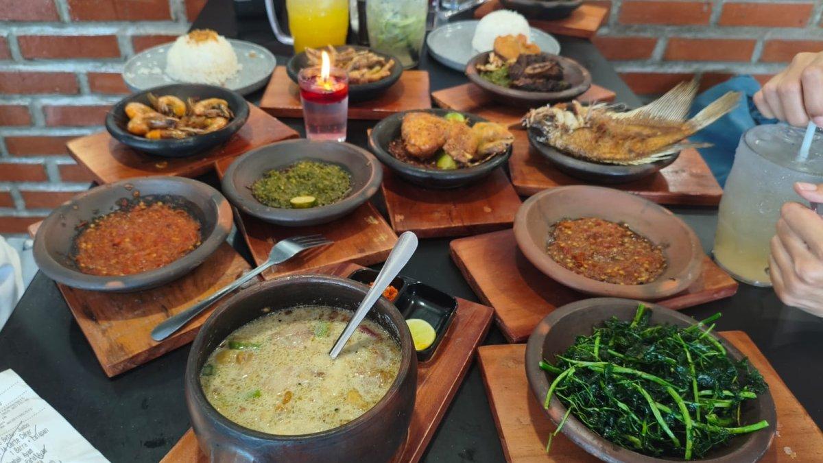 Deretan menu di cabang baru Sambal Bakar Indonesia di Jalan Nagrak No 75, Nagrak, Kecamatan Gunung Putri, Kabupaten Bogor, Jawa Barat.