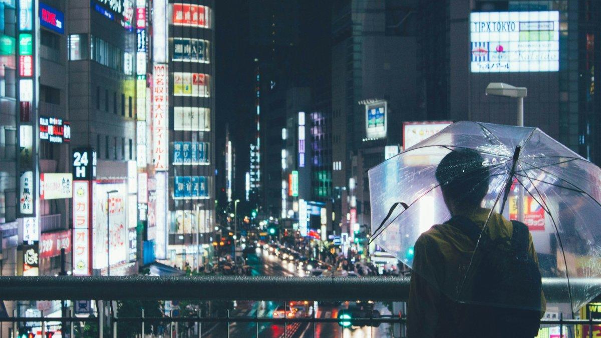 Wisatawan yang hendak berbelanja di Kyoto Jepang