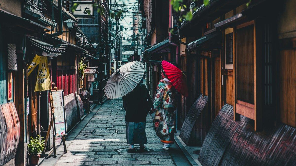 Kyoto, satu tempat wisata di Jepang buat bulan madu bareng pasangan.