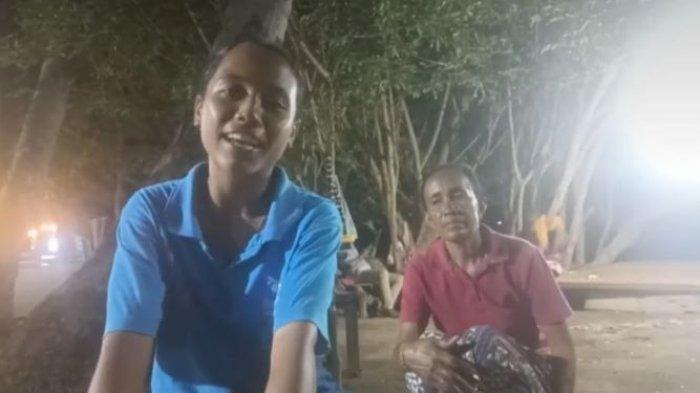 Warga Desa Hadakewa. Semenjak Desa Hadakewa jadi desa binaan Bank NTT, warga lokal dapat diberdayakan, tak jadi merantau.