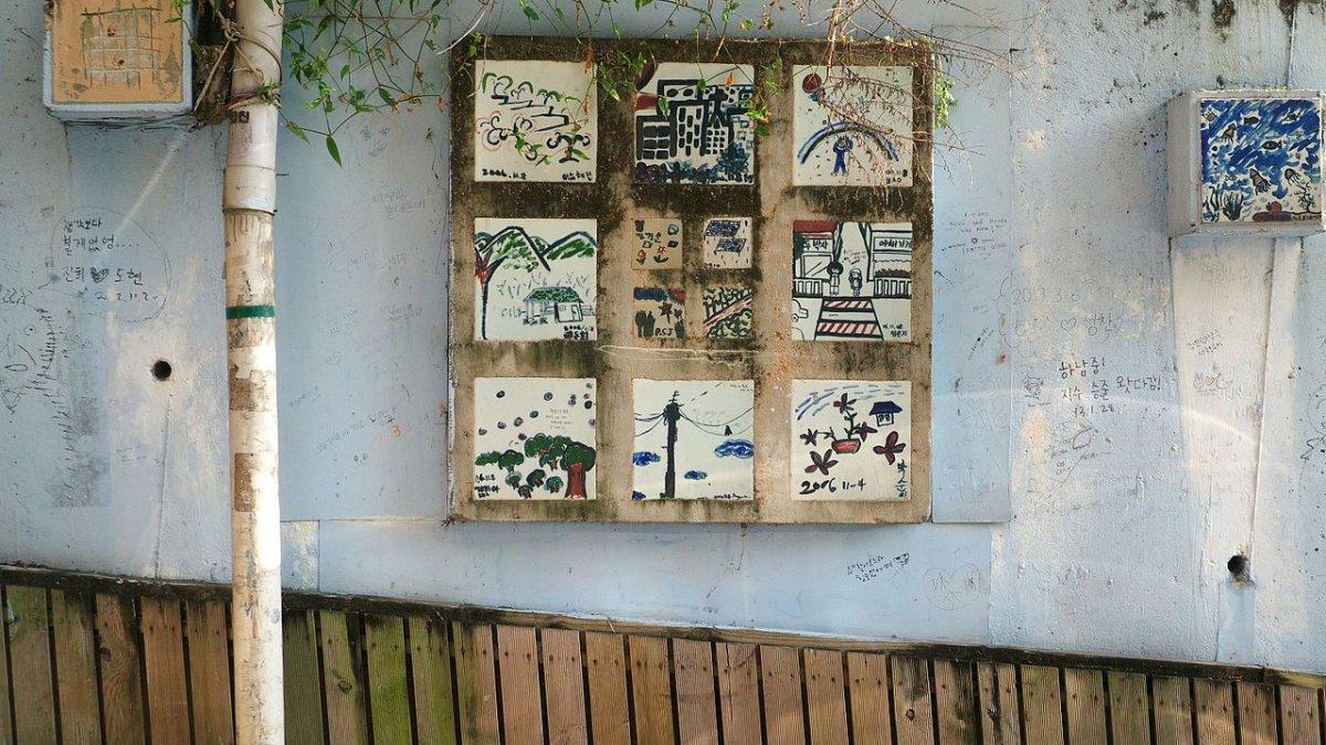 Desa Mural Ihwa, satu tempat wisata gratis di Seoul Korea Selatan buat liburan hemat anggaran.