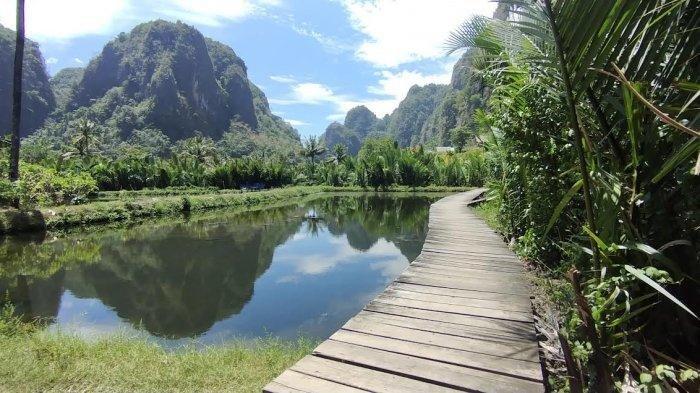 Desa Wisata Rammang-rammang, Kabupaten Maros, Sulawesi Selatan.
