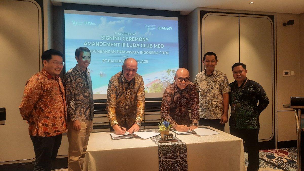 Penandatanganan kerjasama dilakukan oleh Direktur Utama ITDC Ari  Respati dan CEO APAC  Resorts,  Jean-Charles,  Fortoul di Mandarin Oriental, Jakarta.