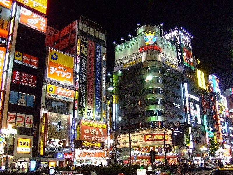 Shibuya, satu tempat belanja terbaik di Tokyo Jepang buat berburu oleh-oleh murah dan unik.