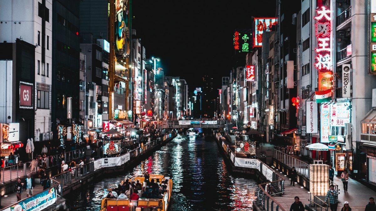Dotonbori, satu tempat wisata terbaik di Osaka Jepang buat liburan seru dan menarik.