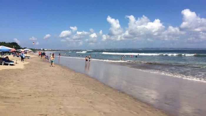 Double Six Beach, tempat wisata alam di Kecamatan Kuta, Kabupaten Badung, Bali.
