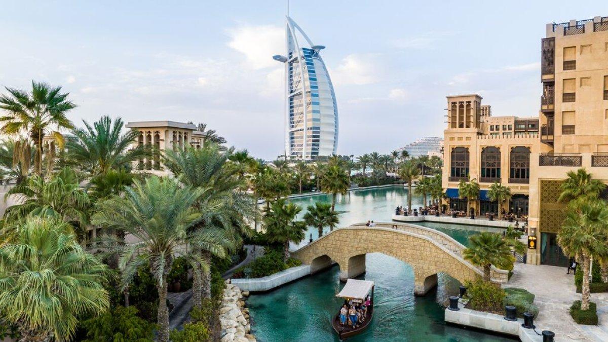 Dubai Sustainable Tourism (DST) Stamp, satu program yang dikembangkan Dubai untuk melestarikan lingkungan.