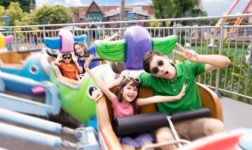 Wisatawan di Dufan.