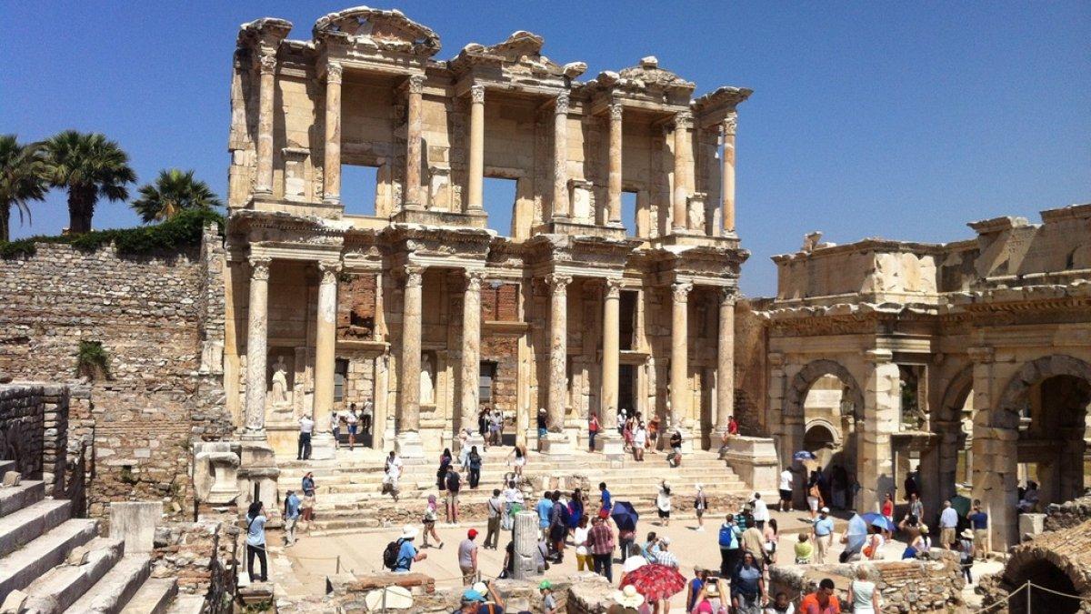 Efesus, satu situs peradaban kuno di Turki yang bisa kamu jelajahi.