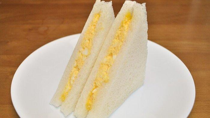 Egg salad sandwich atau sandwich salad telur khas Jepang.