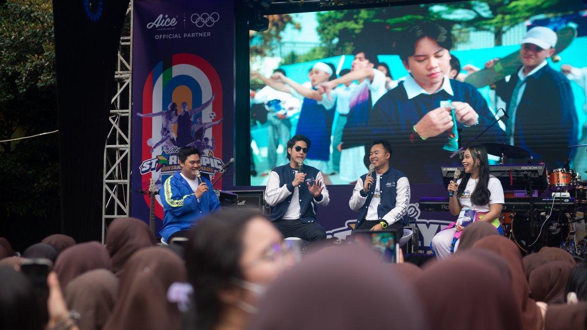 El Rumi (Artis, Drumer dan Boxer), Greysia Polii (Atlet Bulu Tangkis Peraih Medali Emas Olimpiade Tokyo 2024) dan Sintya Marisca (Aktris/Influencer) jadi juri AICE Starlympic Bintang Olimpiade 2024