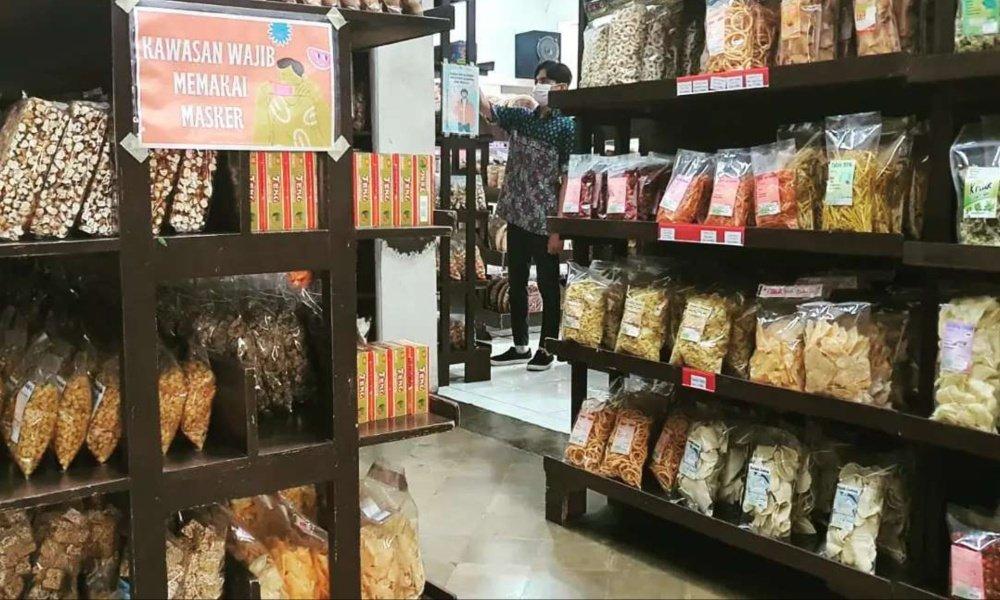 Era Jaya Oleh - Oleh Khas Solo, satu pusat oleh-oleh di Solo yang lengkap dan murah.