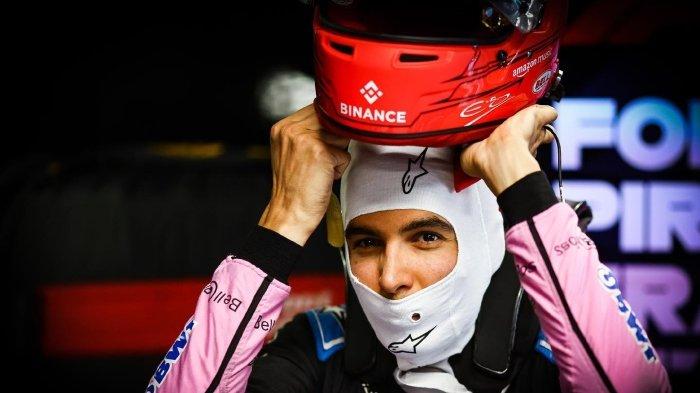 Esteban Ocon pembalap Formula 1 atau F1. Sejumlah pembalap F1 di Grand Prix Qatar mengalami kendala cuaca terlalu panas hingga menyebabkan muntah dalam helm dan ada yang hampir pingsan.