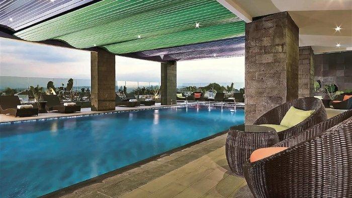 Fasilitas kolam renang di Ibis Styles Malang Hotel, Jawa Timur.