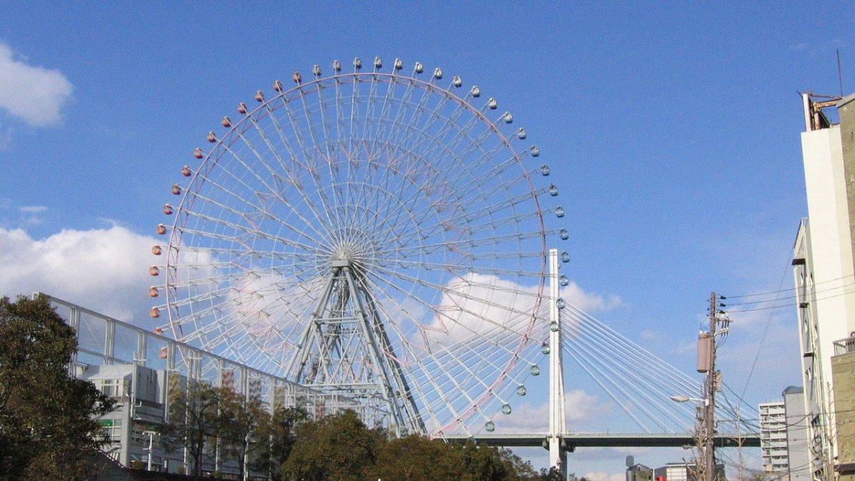 Ferris Wheel Tempozan, satu tempat wisata terbaik di Osaka Jepang buat pemula.