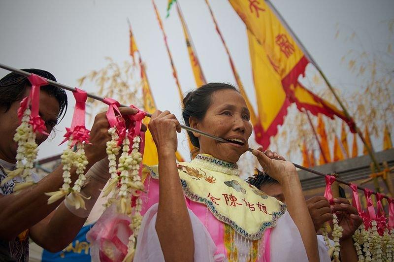 Festival Vegetarian di Kuil Jui Tui, Phuket, Thailand