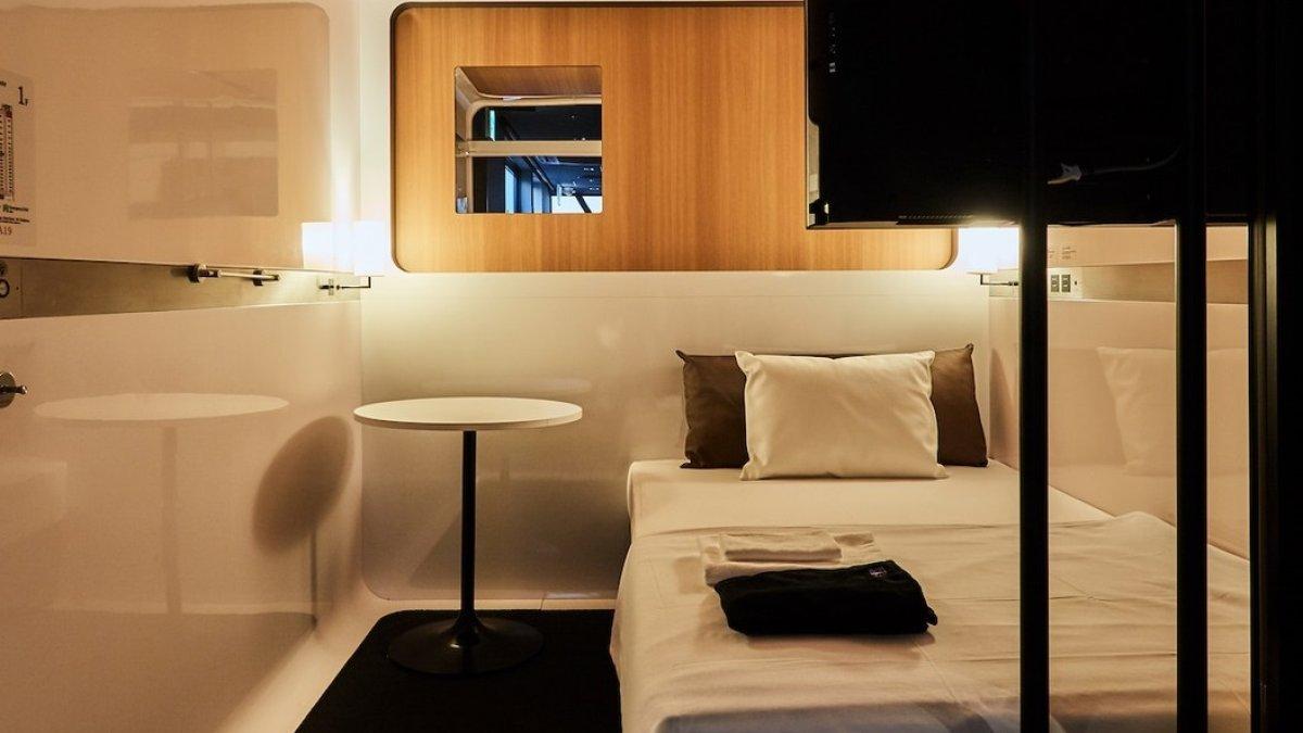 First Cabin Nishi Umeda, satu hotel kapsul terbaik di Osaka Jepang.