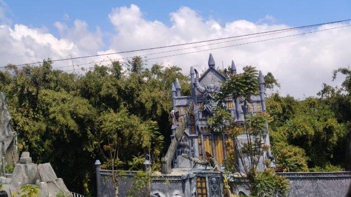 TEMPAT WISATA MALANG - Florawisata Santerra De Laponte, tempat wisata instagramable di Malang, Jawa Timur yang cocok untuk liburan keluarga, Jumat (20/6/2025).
