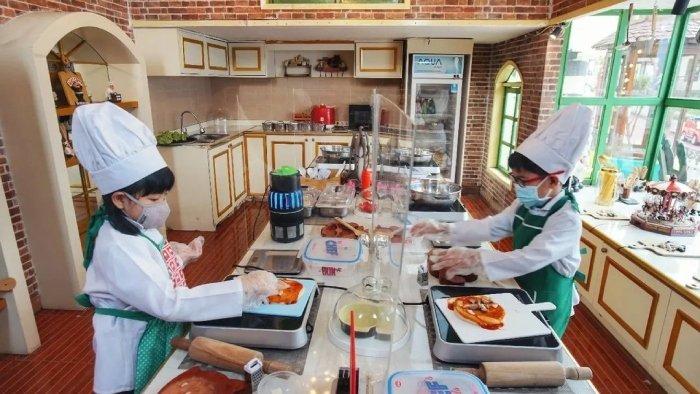 Foto Wisata Hiburan Kota Mini, Lembang menawarkan wahana hiburan hingga edukasi seru.