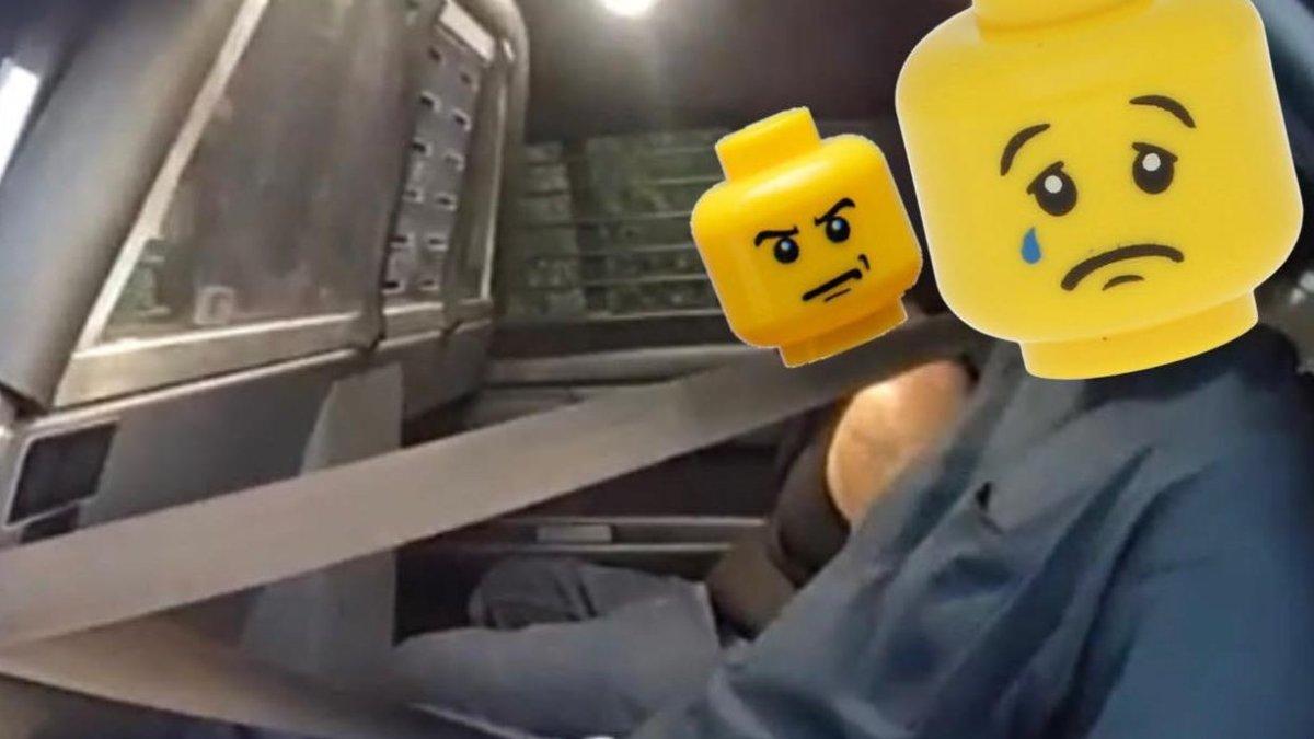 Foto tersangka dengan kepala lego ini memiliki berbagai ekspresi.