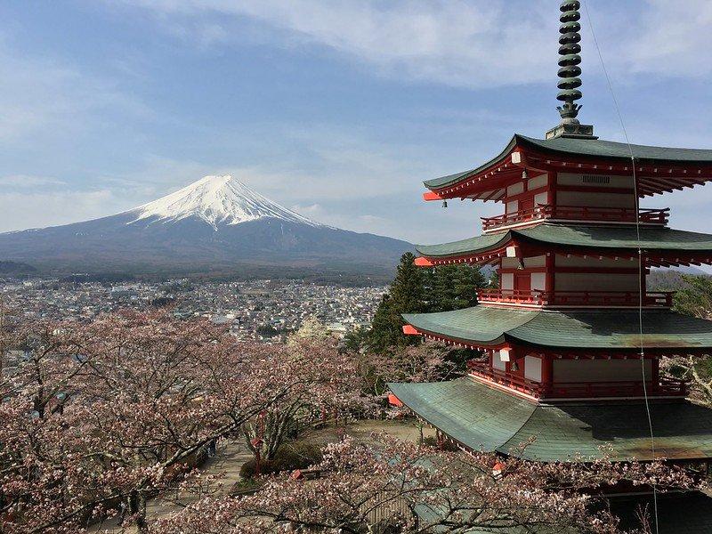 Chureito Pagoda, satu tempat terbaik di Jepang buat menyaksikan pesona Gunung Fuji yang ikonik.