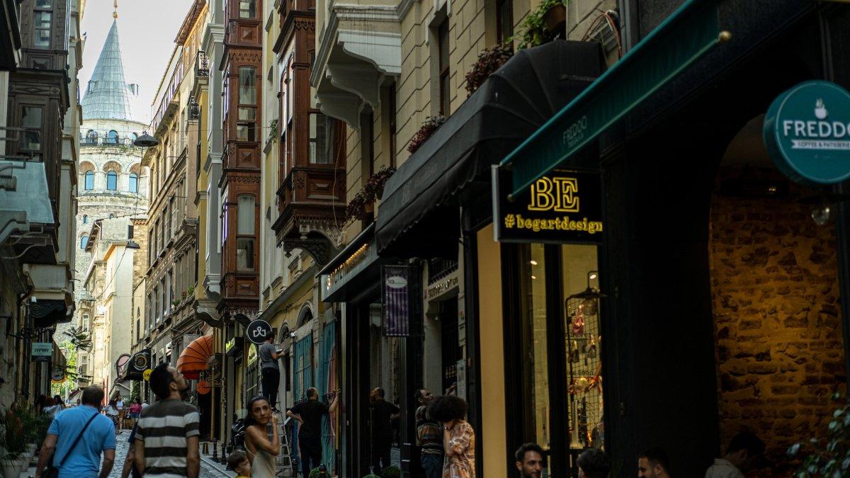 Galata Tower, satu tempat wisata hits di Istanbul Turki.