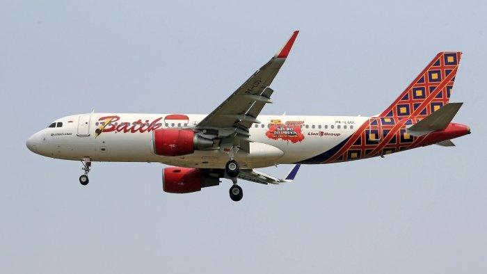 Pesawat Batik Air yang sedang mengudara.