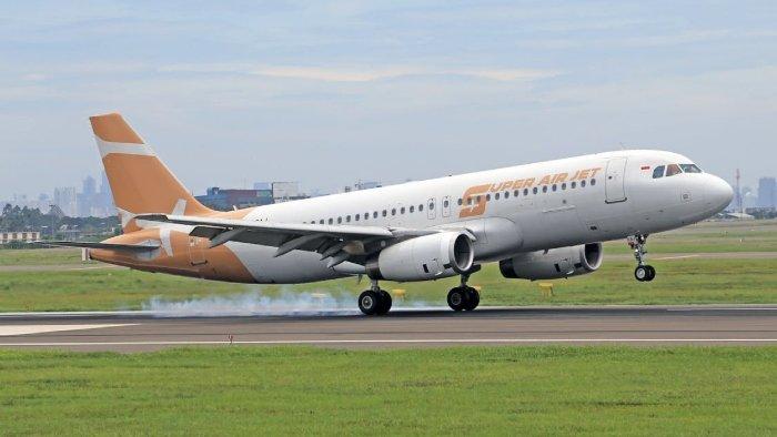 Gambar pesawat Super Air Jet rute Jakarta-Bali untuk liburan akhir tahun.