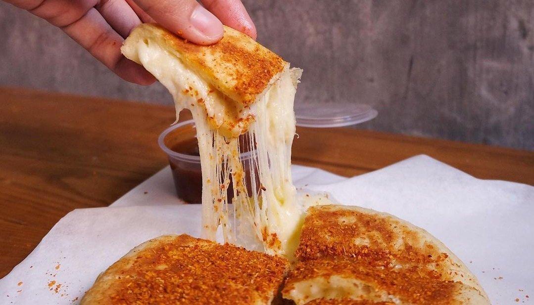 Gamchi, Korean potato cheese bread. Lokasi gerai Gamchi kini sudah tersebar di berbagai kota. Tak hanya di Jabodetabek, Gamchi juga hadir di luar Jabodetabek. Daerah di luar Jabodetabek yang tersedia gerai Gamchi antara lain Bandung, Surabaya, Solo, Semarang, Yogyakarta, Banten, dan Bali.