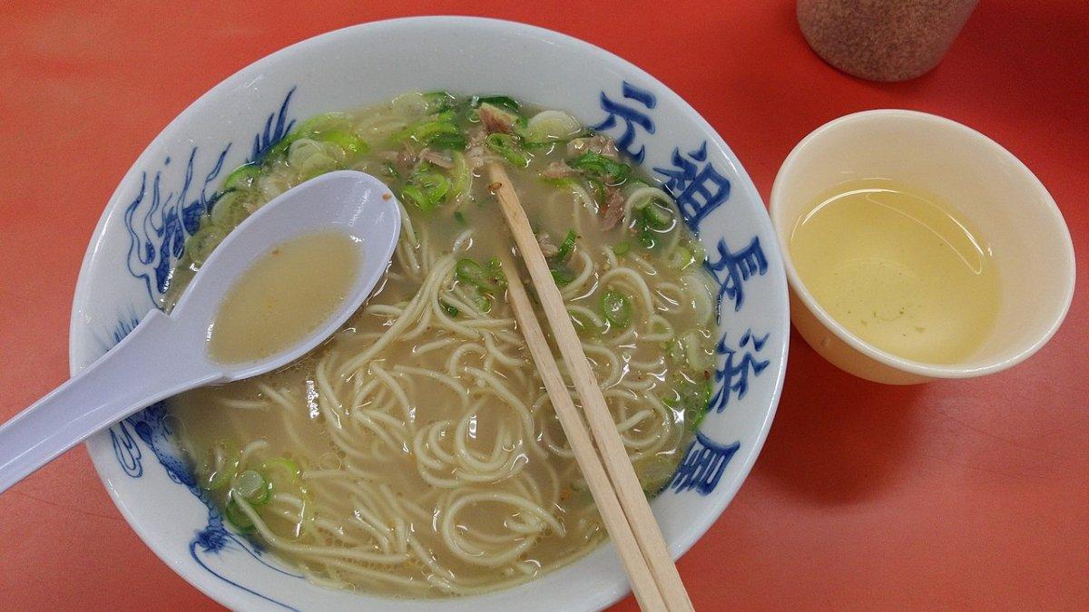 Ganso Ramen Nagahamaya, satu restoran ramen di Fukuoka Jepang.