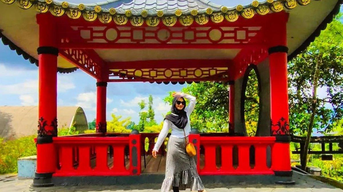 Gazebo Jepang di Cisarua Green World Adventure, Bogor, Jawa Barat.