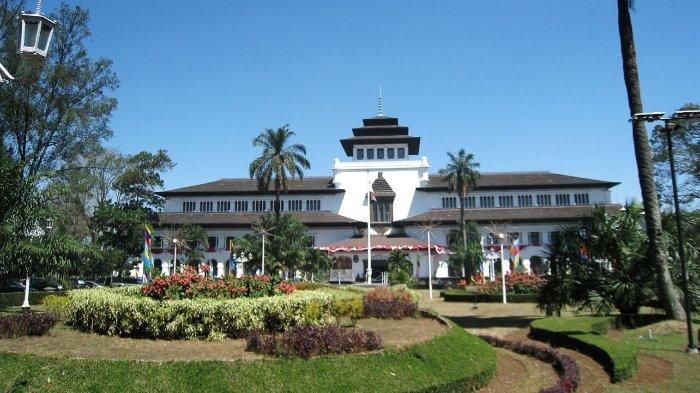 Gedung Sate, tempat wisata ikonik di Bandung, Jawa Barat.