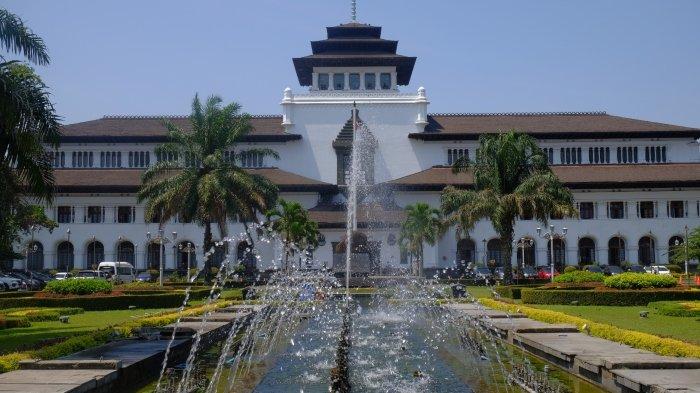 Gedung Sate, tempat wisata ikonik di Bandung, Jawa Barat.