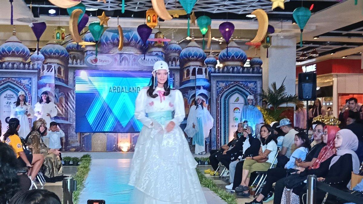 Gelaran fashion show bertema Ramadan yang diadakan di Lippo Malls. Lippo Malls menghadirkan berbagai pertunjukan seni Islami, kompetisi menarik, serta program belanja eksklusif yang dapat dinikmati oleh seluruh anggota keluarga.