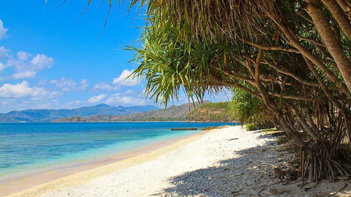 Gili Nanggu, satu pantai tersembunyi di Lombok yang cocok buat jadi tempat ngabuburit.