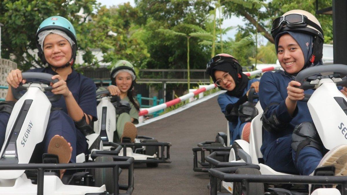 Gokart, satu wahana di Anyer Wonderland Banten.